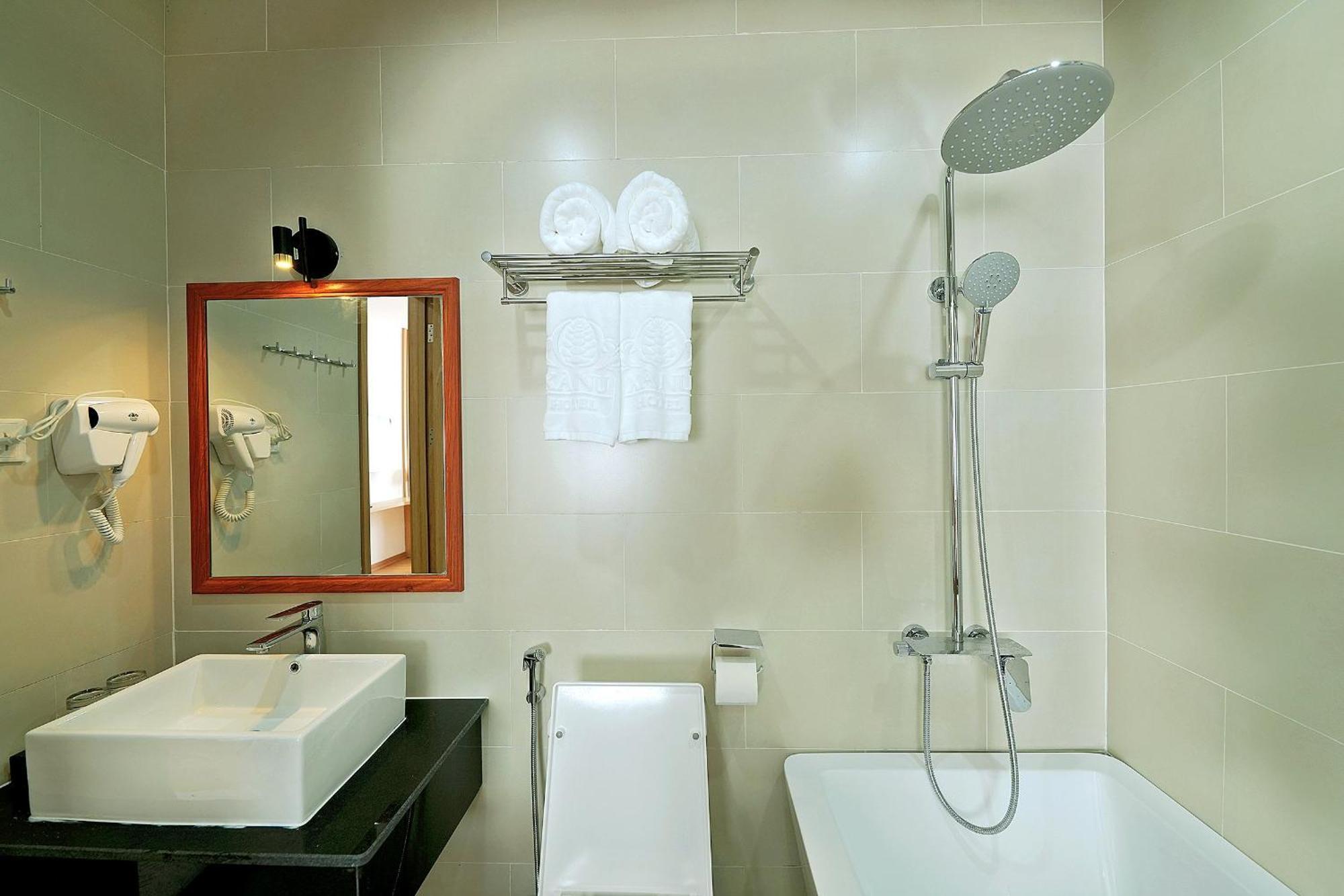 Khach San Xa Nu Hotell Kon Tum Exteriör bild
