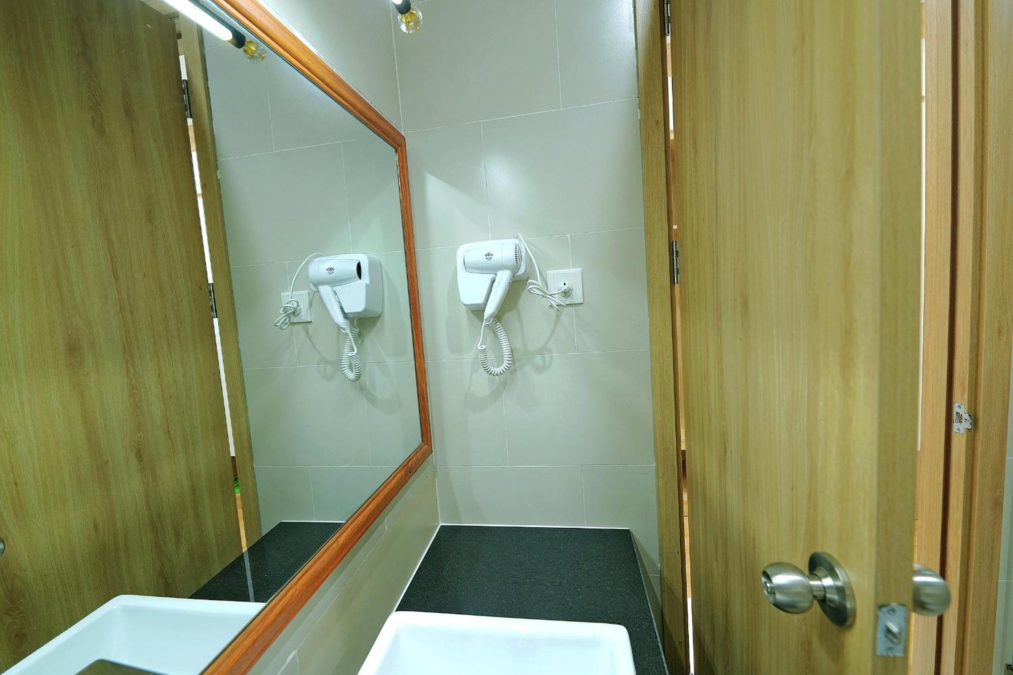 Khach San Xa Nu Hotell Kon Tum Exteriör bild